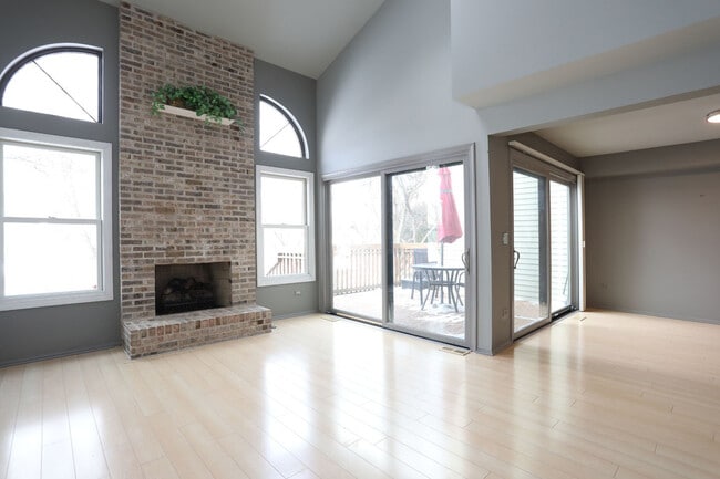 Building Photo - 966 N Auburn Woods Dr