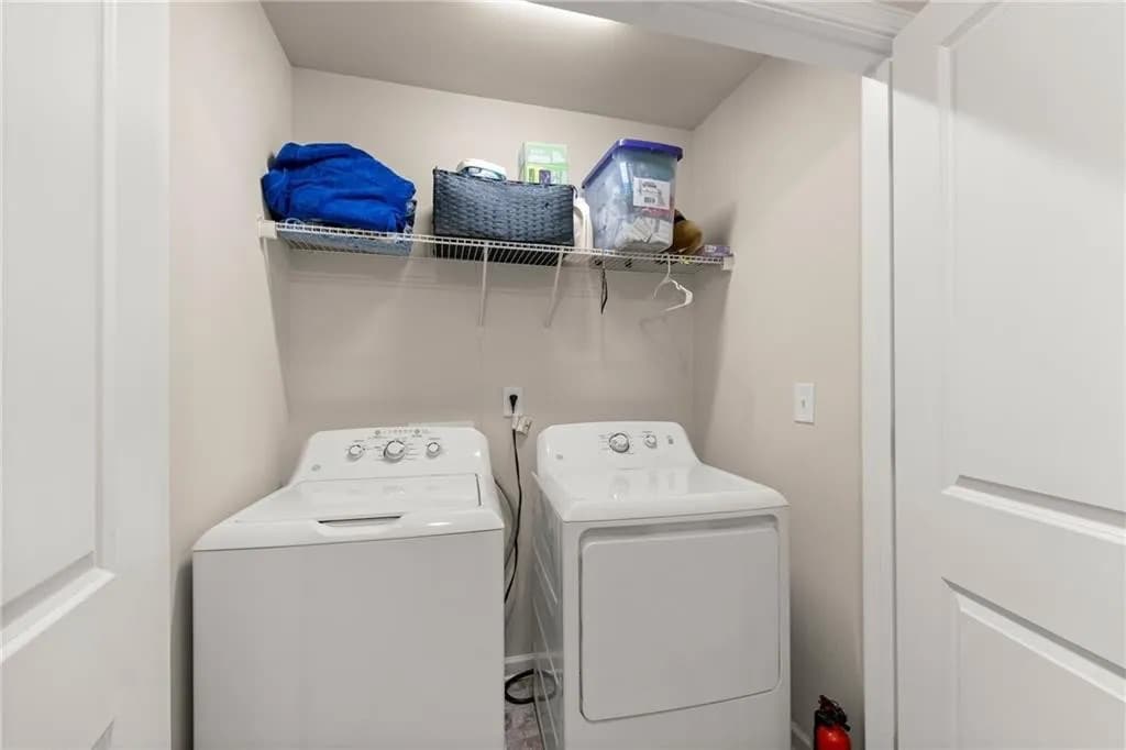 Building Photo - Room in Townhome on Chatham Ridge Dr