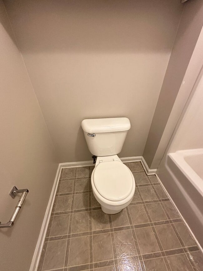Building Photo - Briarwood West!!!  1/2 OFF FIRST MONTH REN...