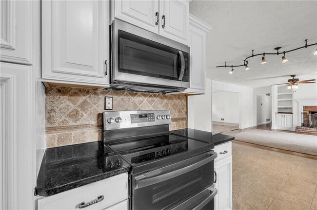 Building Photo - 318 Tyrone Rd