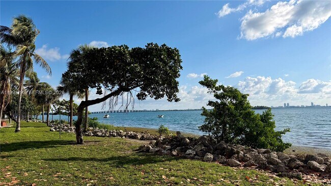 Building Photo - 555 NE 15th St