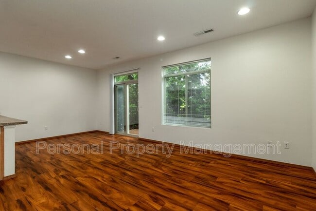 Building Photo - 3604 NE 81st Cir