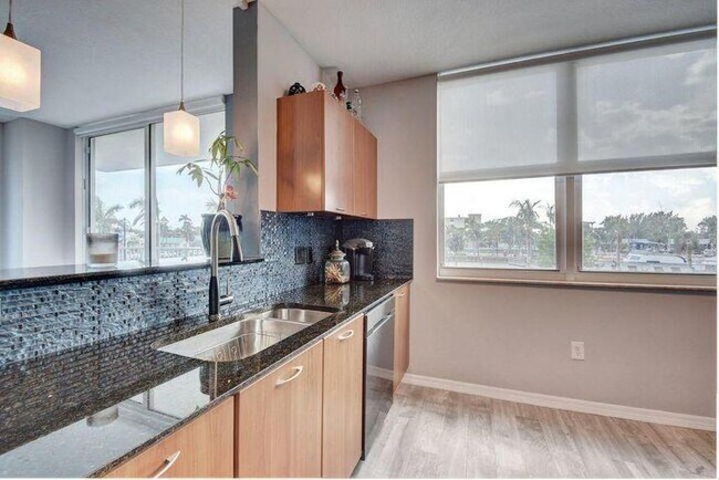 Building Photo - 625 Casa Loma Blvd