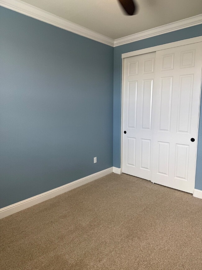 Building Photo - Gorgeous 3 Bed, 2.5 Bath Condo in Perfect ...