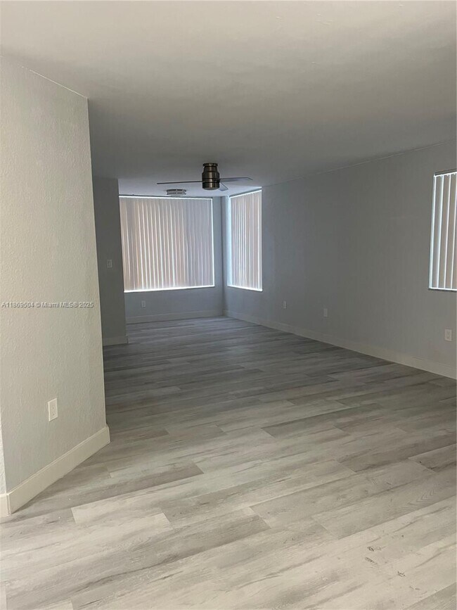 Building Photo - 2871 N Oakland Forest Dr