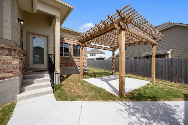 Building Photo - 18031 Lungo St
