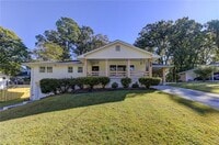 Building Photo - 2325 Elmwood Cir SE