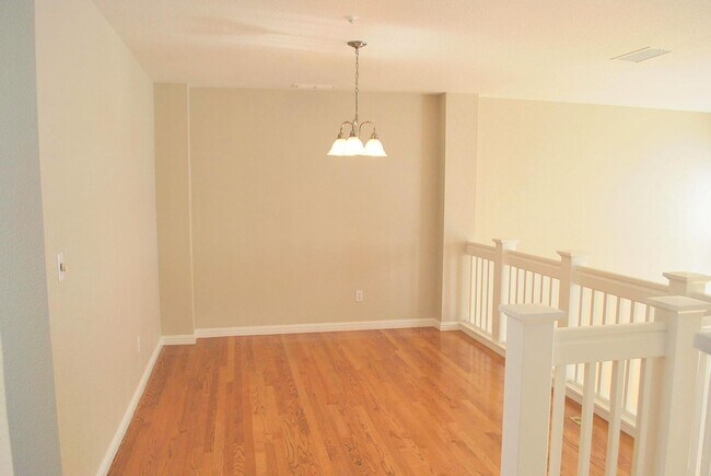 Building Photo - Sharp & Contemporary Townhouse in Beautiful Danville!