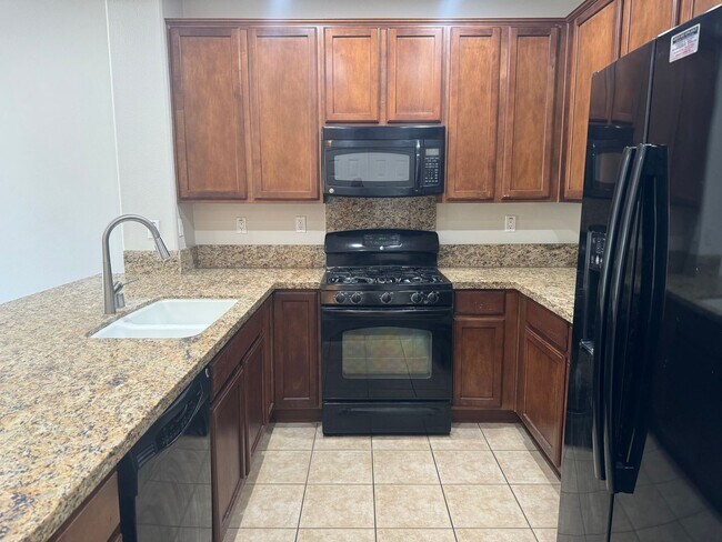 Building Photo - ONE MONTH FREE RENT! Beautiful 4 bedroom, ...