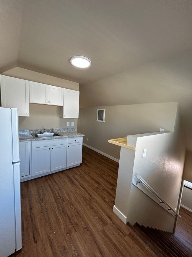 Primary Photo - FREE JULY RENT SPECAIL! Newly Renovated St...