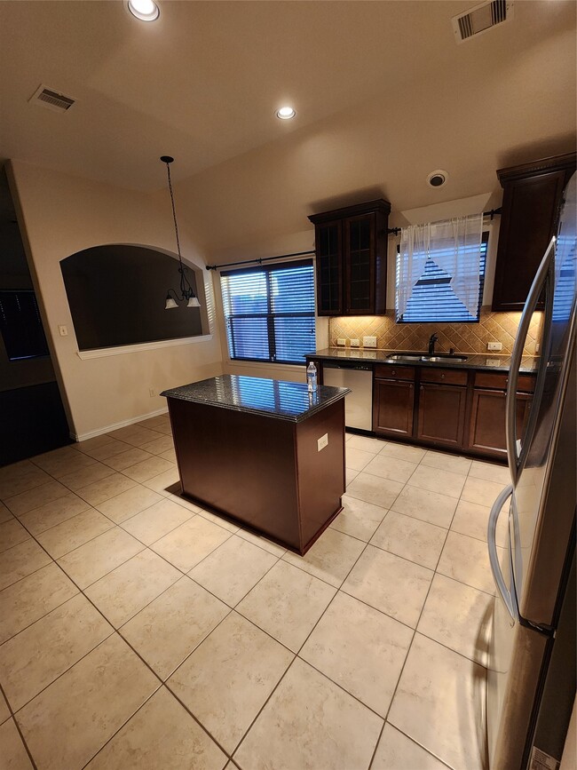 Building Photo - 4713 E Meadow Dr