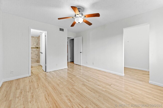 Building Photo - 319 Knotty Pine Cir