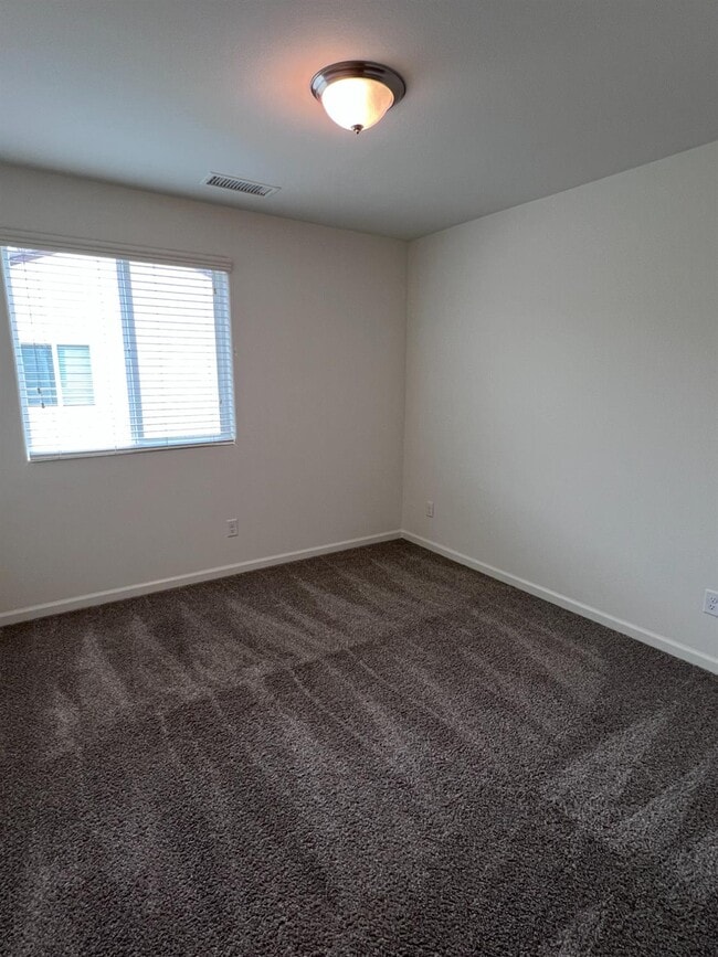 Building Photo - 1918 Oak Ln