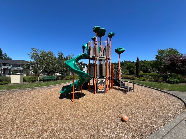 Building Photo - LIKE NEW Truly a MUST SEE! Move-in Ready