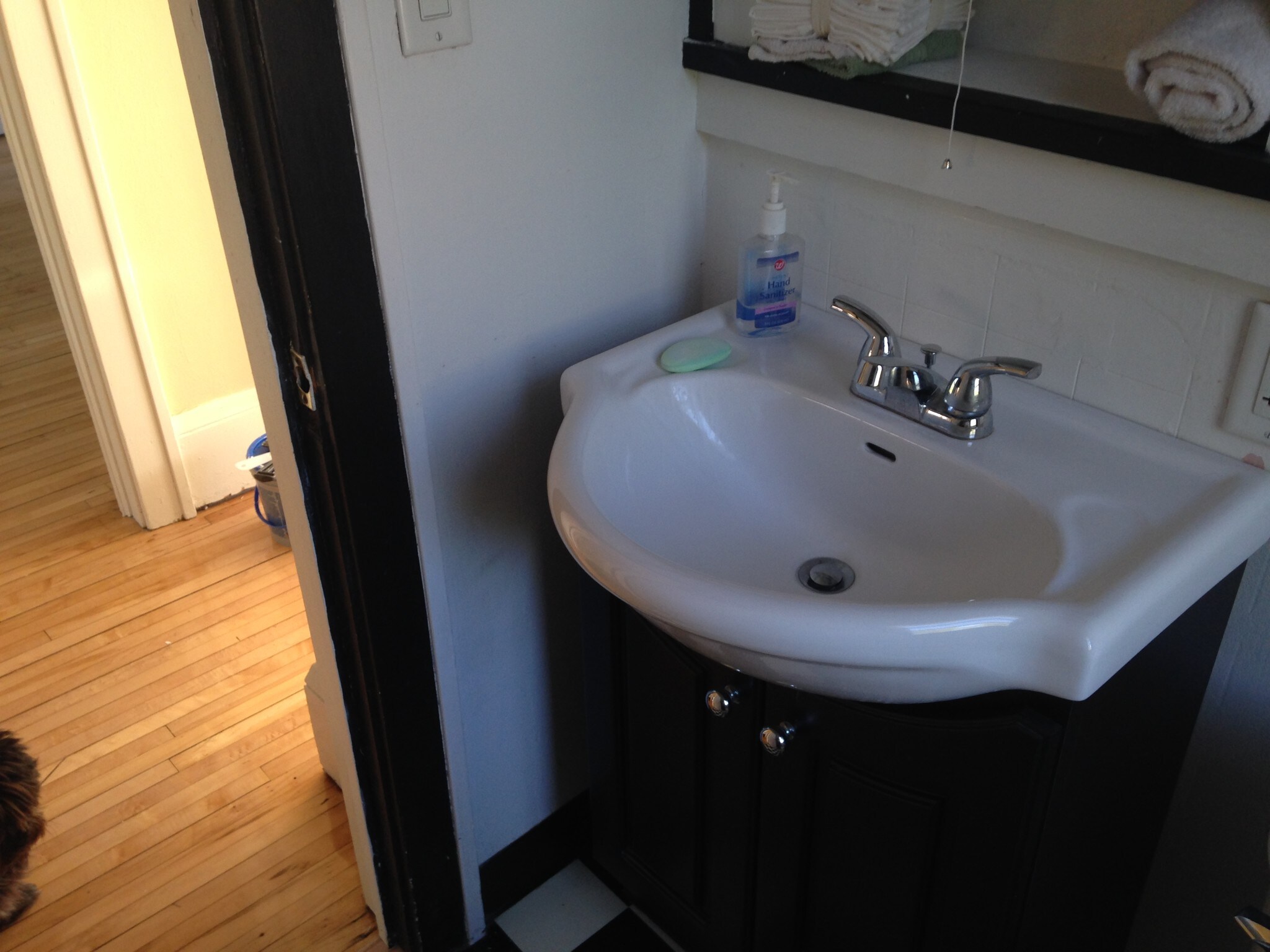 Building Photo - 320 E 5th St