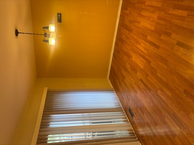 Building Photo - 8028 S Kingston Ave