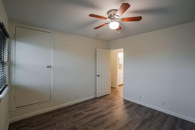 Building Photo - 7800 Northcrest Blvd