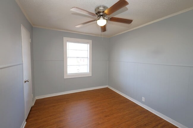 Building Photo - 817 Lilly St