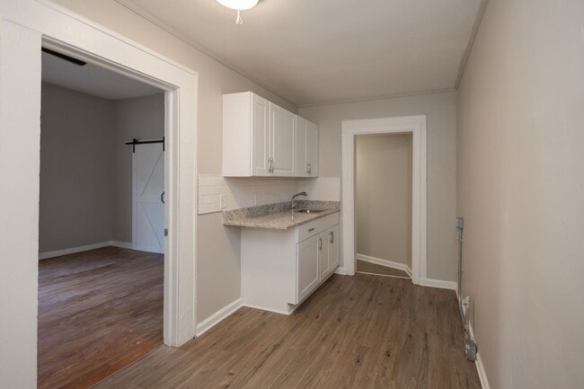 Building Photo - 731 Williams St