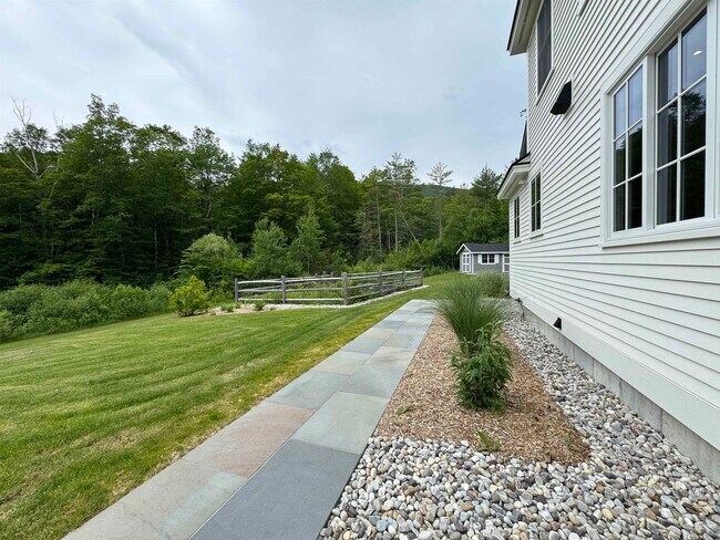 Building Photo - 81 Pine Tree Ln