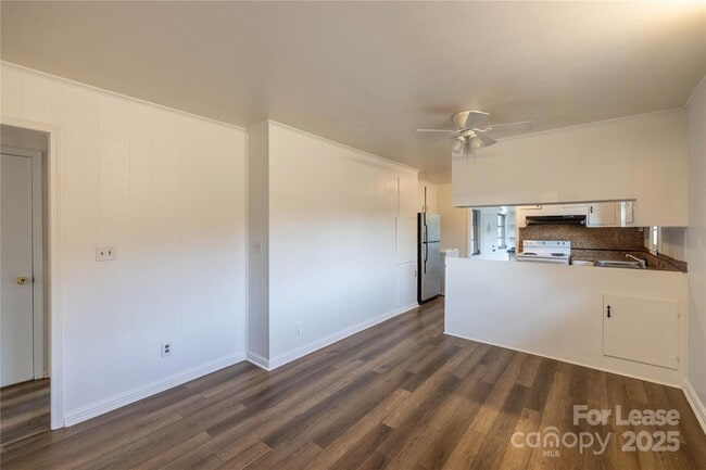 Building Photo - 44261 US-52