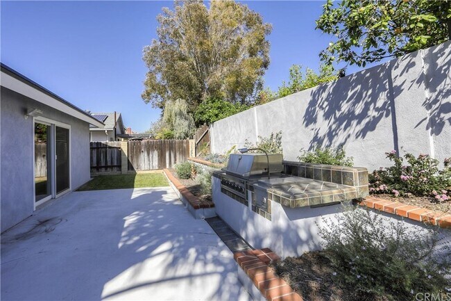 Building Photo - 14852 Rattan St