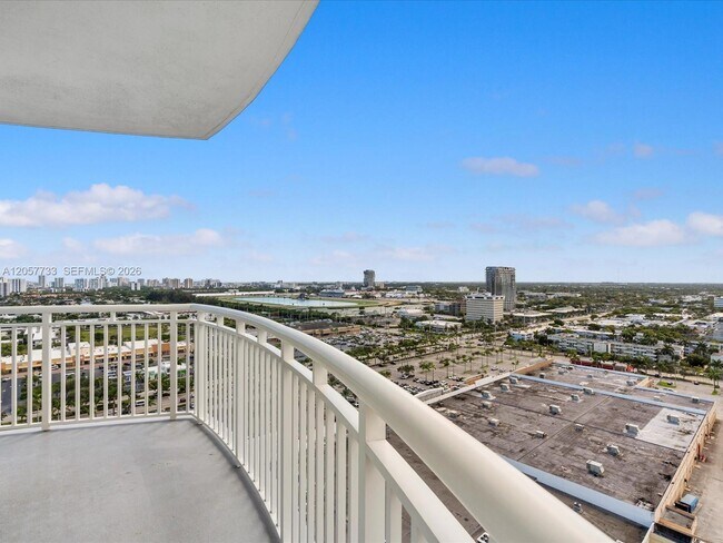 Building Photo - 1745 E Hallandale Beach Blvd