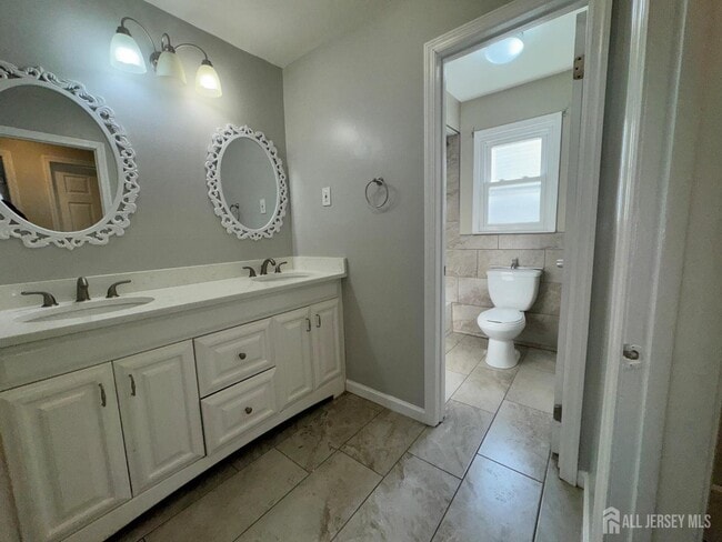 Building Photo - 1108 Frank St