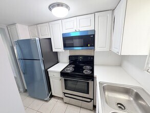 Building Photo - 1501 Crescent Cir