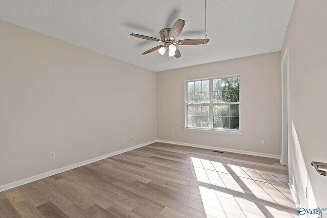 Building Photo - Coming soon!!! "Delightful 3-Bed Retreat in Huntsville with Spacious Living - 1101 Sq Ft!"
