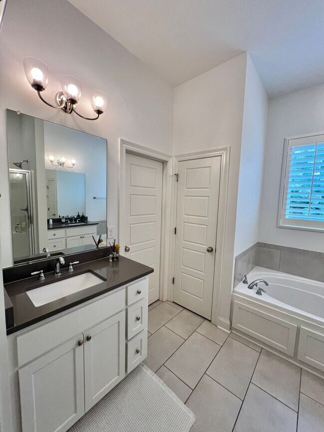 Building Photo - SPACIOUS 3 BEDROOM HOME WITH ALL UTILITIES INCLUDED