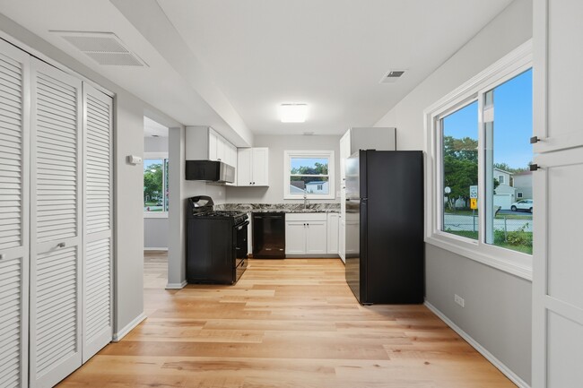 Building Photo - 5039 Chambers Dr