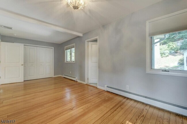 Building Photo - 336 Lakeview Ave