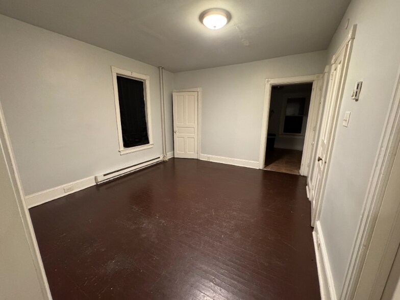 Building Photo - 71 S 6th Ave