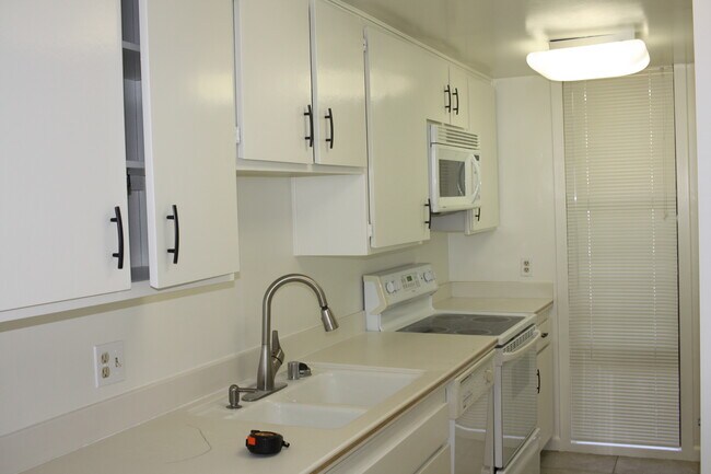 Building Photo - 4316 Marina City Dr