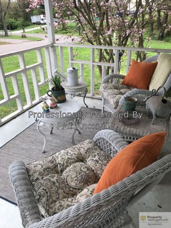 Primary Photo - 2301 Boxwood Ln NE