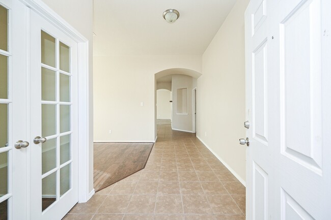 Building Photo - 2119 Mateo Park Dr