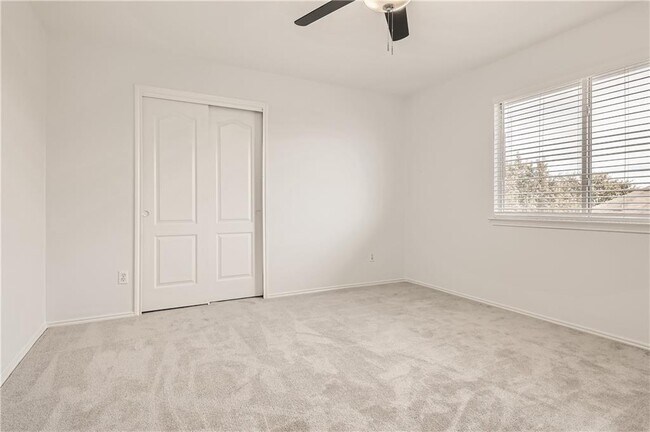 Building Photo - 1104 Canoe Cove