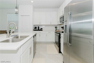 Building Photo - 15275 Grn Acrs Ave