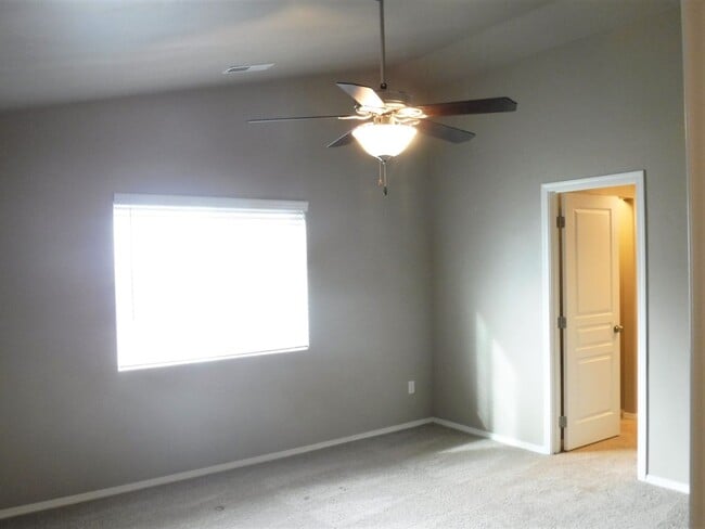 Building Photo - Awesome Caldwell 3 bed, 2 bath cutie!