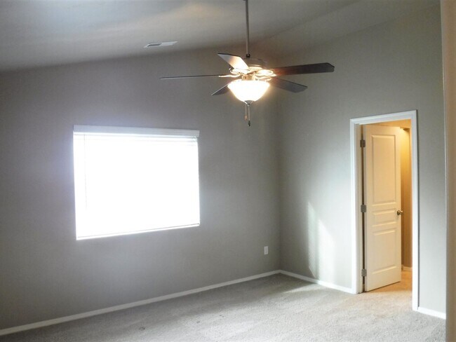 Building Photo - Move-In Special! Awesome Caldwell 3 bed, 2...