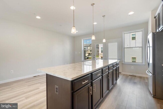 Building Photo - 5911 Garden Walk Dr
