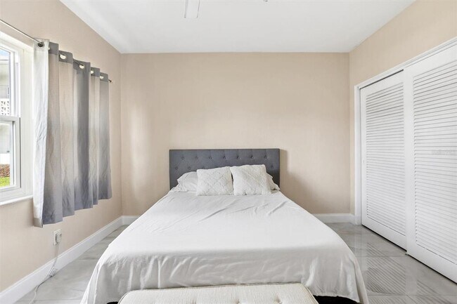 Building Photo - 7050 Sunset Way