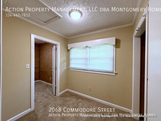 Building Photo - 2068 Commodore St