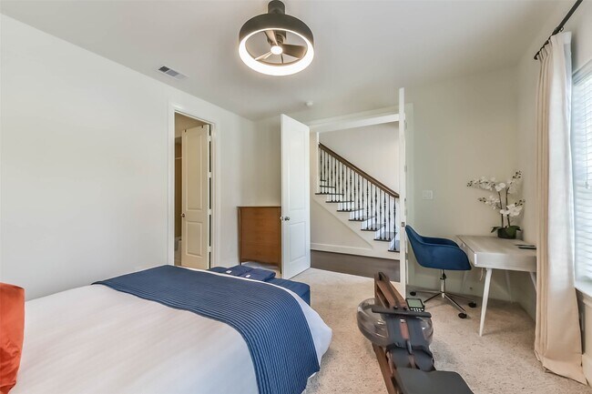 Building Photo - 9450 London Bridge Station