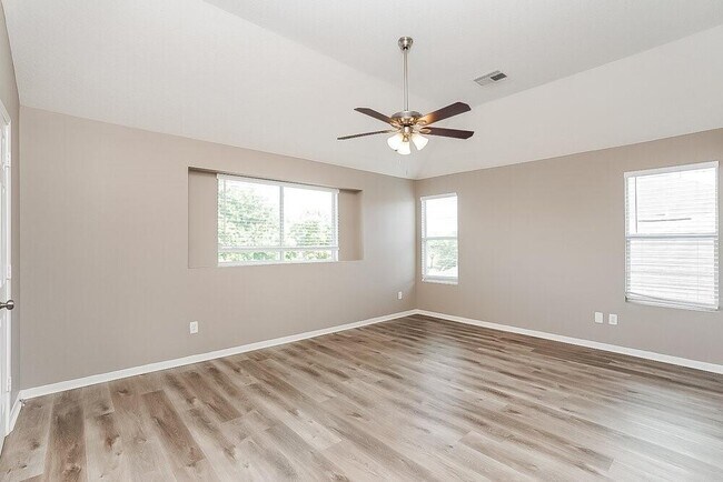 Building Photo - 3227 Barkers Crossing Ave