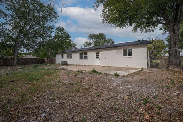 Building Photo - 217 Palomino Dr