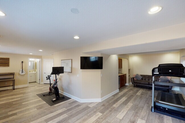 Building Photo - 15955 Golden Eye Ct