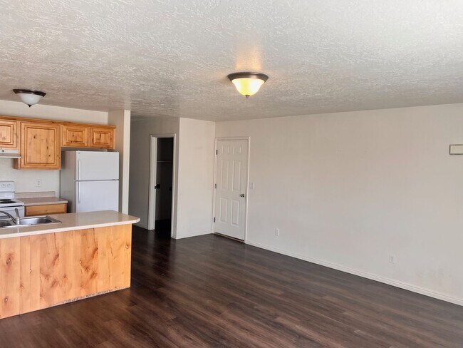 Building Photo - Charming 3-bedroom Home