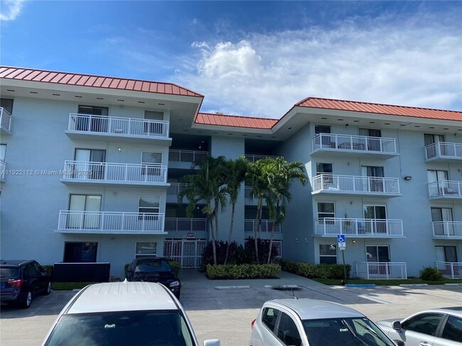 Building Photo - 405 S Pine Island Rd